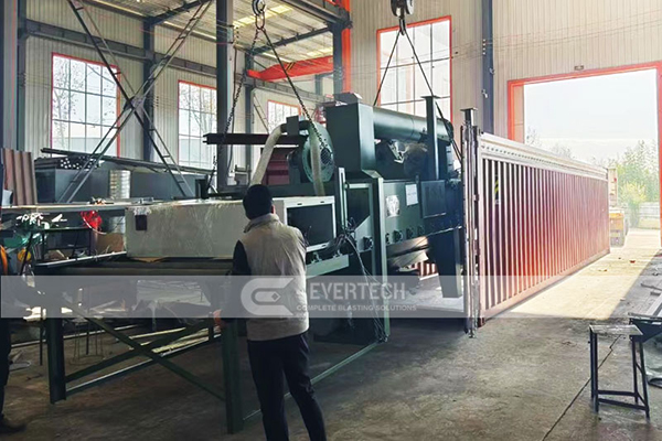 Small-roller-conveyor-type-shot-blasting-machine-delivery-site.jpg